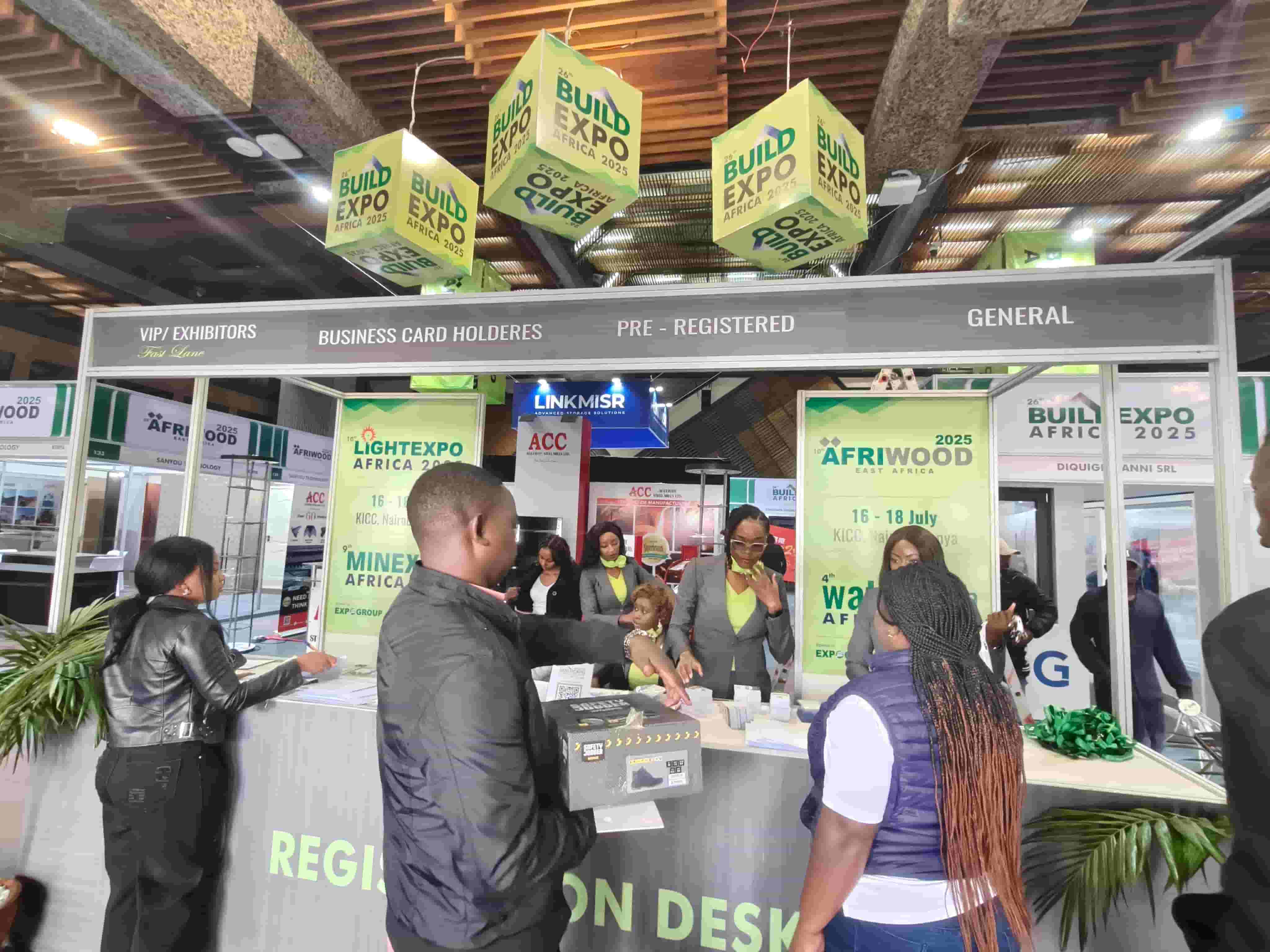 Kenya International Construction Machinery Exhibition Jing gong excavator exhibition attracted much attention