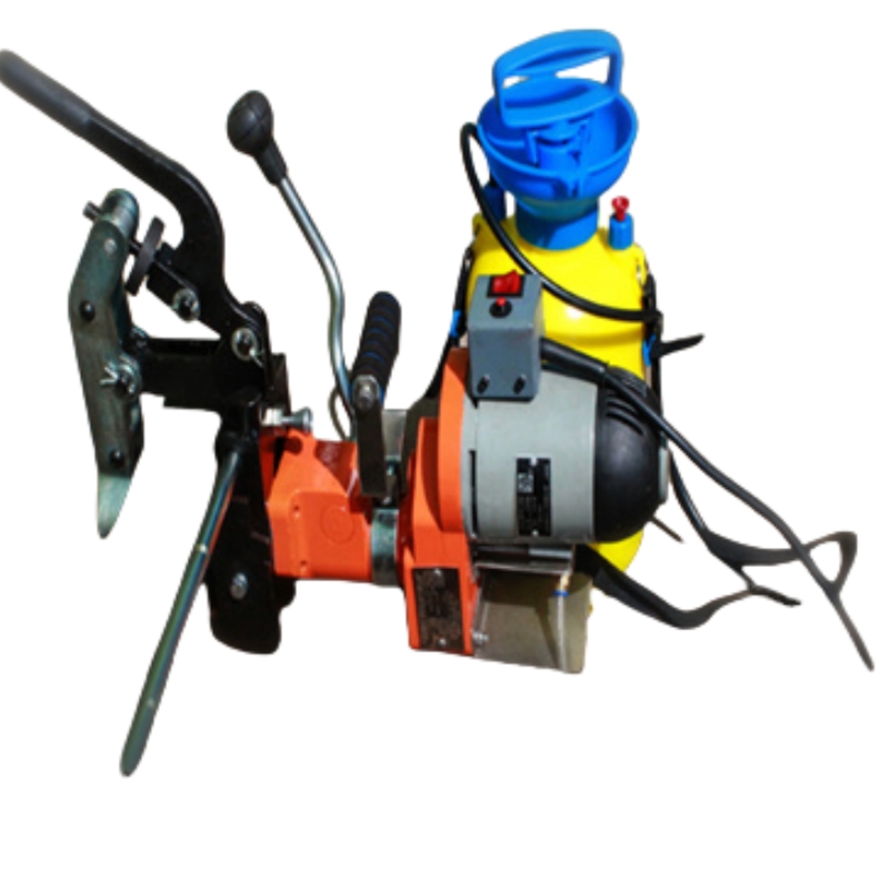 Self-locking rail clamp