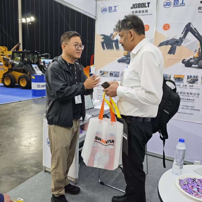 Jinggong Excavator Shines at Thailand International Construction and Mining Technology Exhibition: Railway Excavators Draw Global Attention