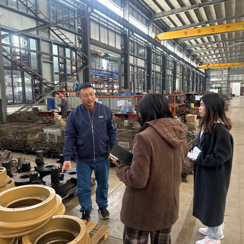 Russian customers visited the Jinggong excavator factory and jointly drew up a new blueprint for global cooperation
