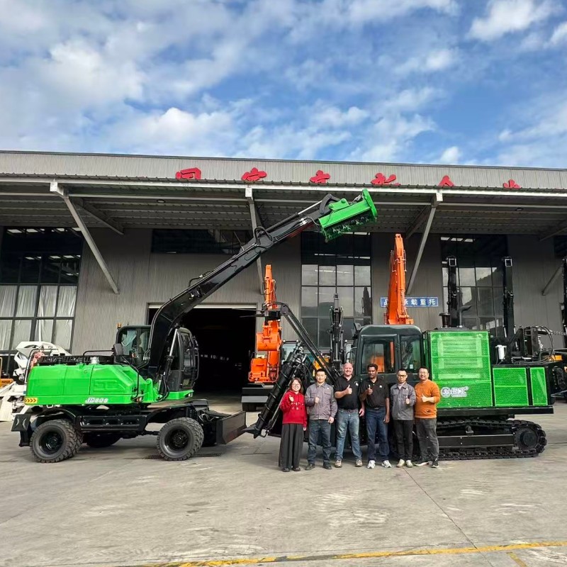 A delegation of customers from South Africa visited Jinggong for an inspection, experiencing the lawn mowers and sugarcane harvesters firsthand.